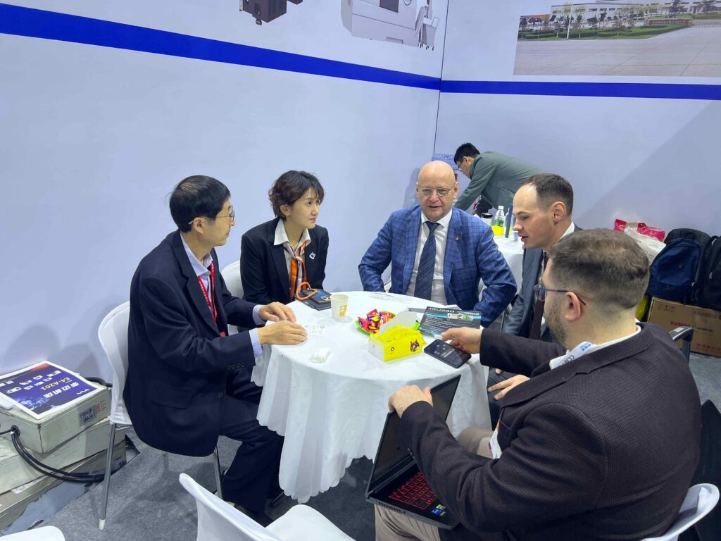 intelligent CNC system, five-axis CNC, CCMT 2026, HSK CNC, HNC-10, smart manufacturing