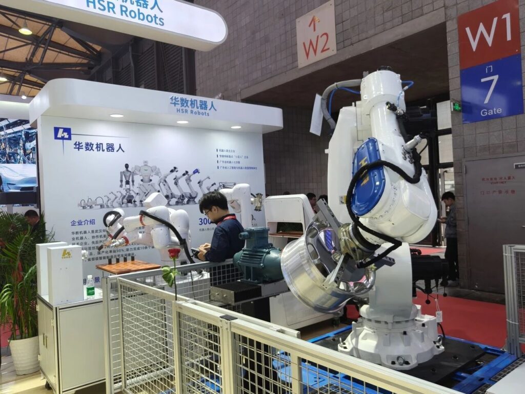 intelligent CNC system, five-axis CNC, CCMT 2026, HSK CNC, HNC-10, smart manufacturing